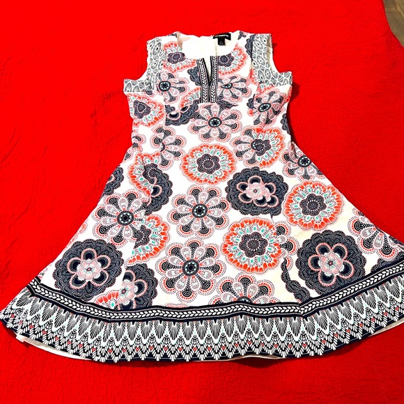 Liz Claiborne Dresses & Skirts - Liz Claiborne White Multi Floral A-Line Full Skirt Back Zip Tank Dress Size 6